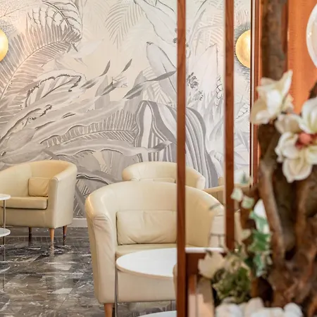 Отель Continental B&B City Hotel Бибионе